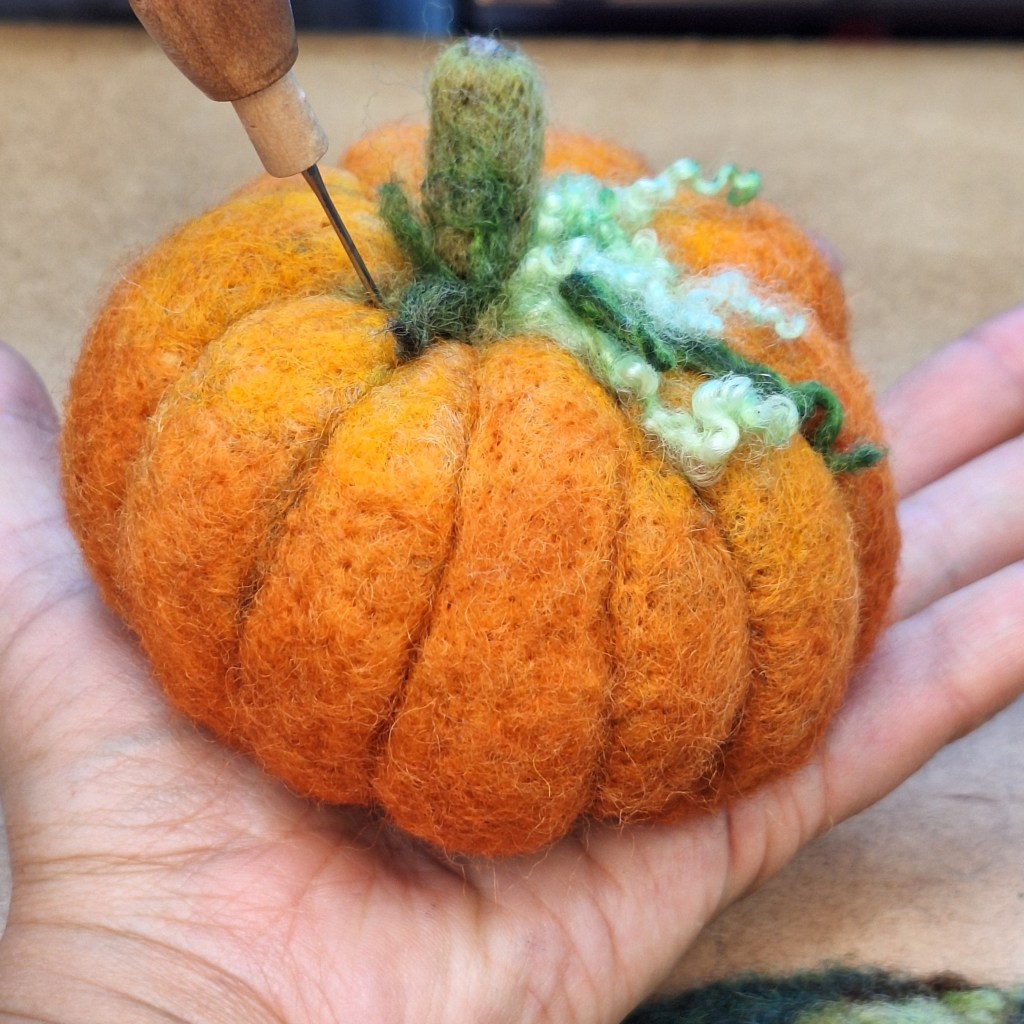 Needle-felted harvest pumpkin (Halloween, autumn)